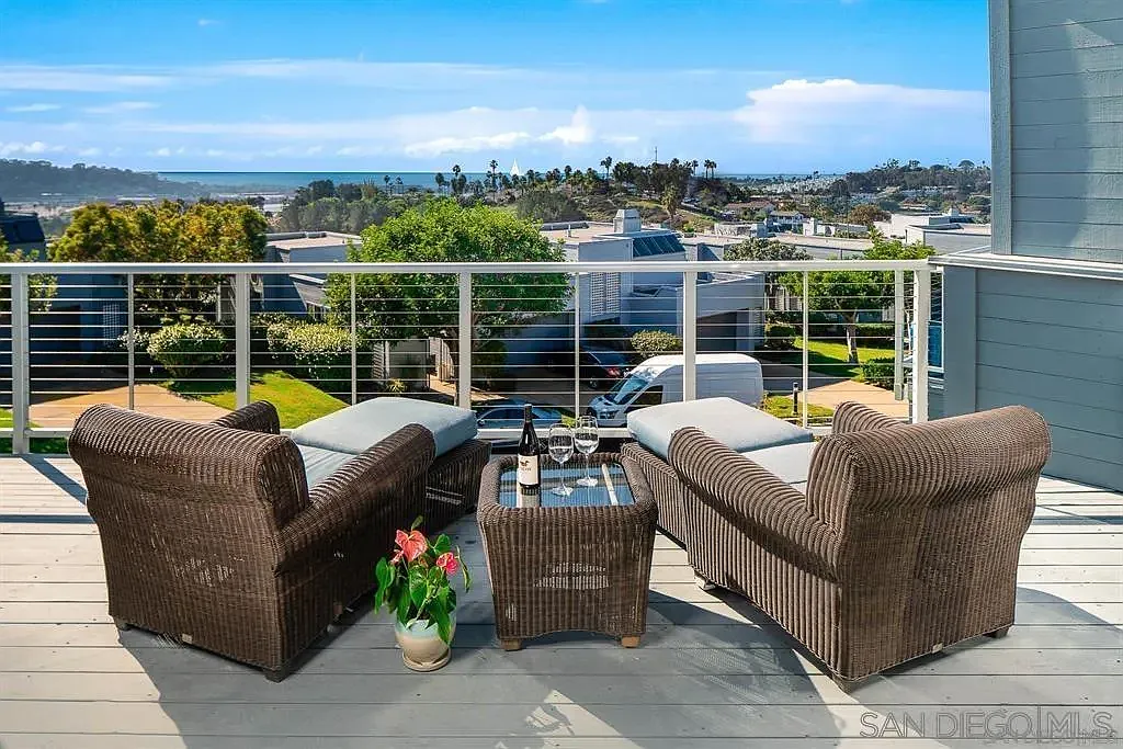 2 bed, 2.5 bath, 1691 sqft, $8,500 — Photo 3