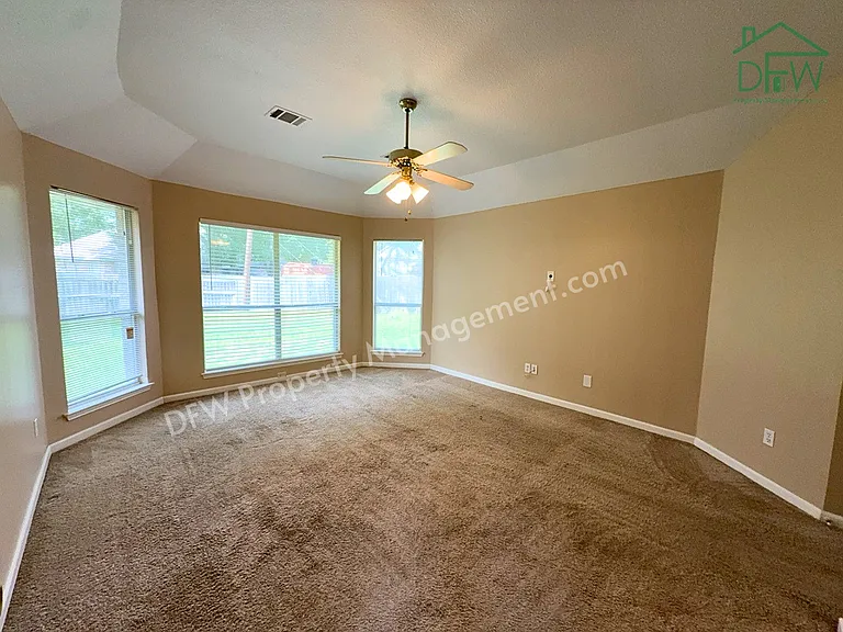317 Oak Meadow Ln — Photo 12