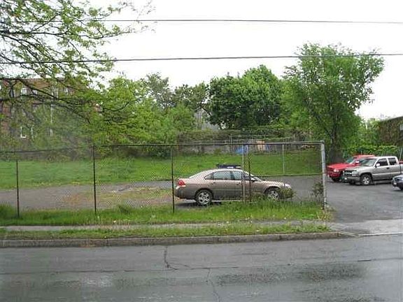 4th image of 594 River St