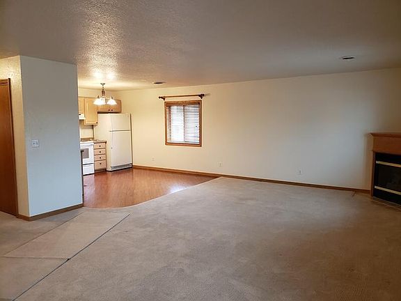 4th image of 1802 Lakeshore Dr APT 202