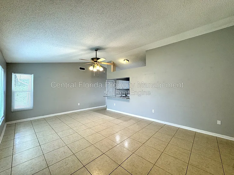 658 Elwood St — Photo 6