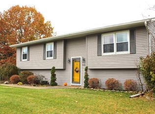 838 Rolling Meadows Dr, Quincy, MI 49082