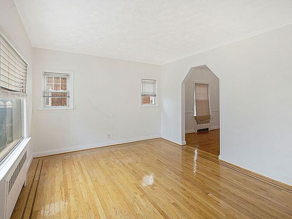 3rd image of 11449 222nd St