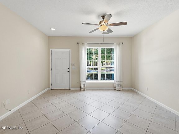 3rd image of 3640 SUMMERLIN Lane