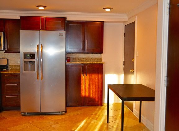 4th image of 7426 W 111th St APT 611