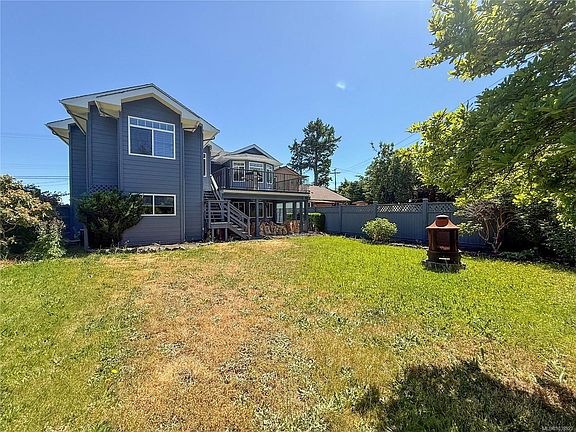 4th image of 3264 Island Hwy S