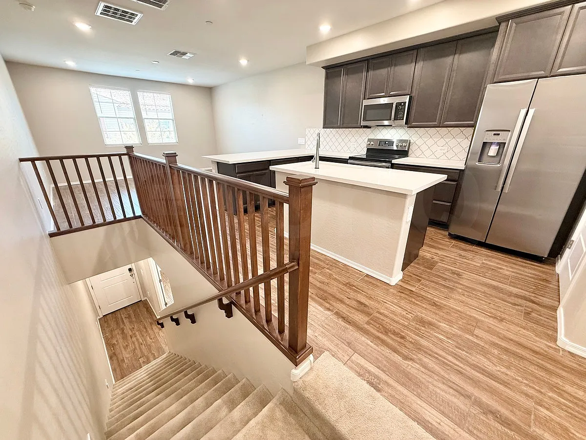 2 bed, 2.0 bath, $1,800 — Photo 4