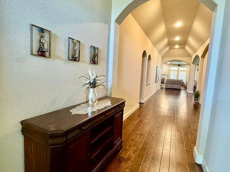 18614 Town Bluff Dr — Photo 2
