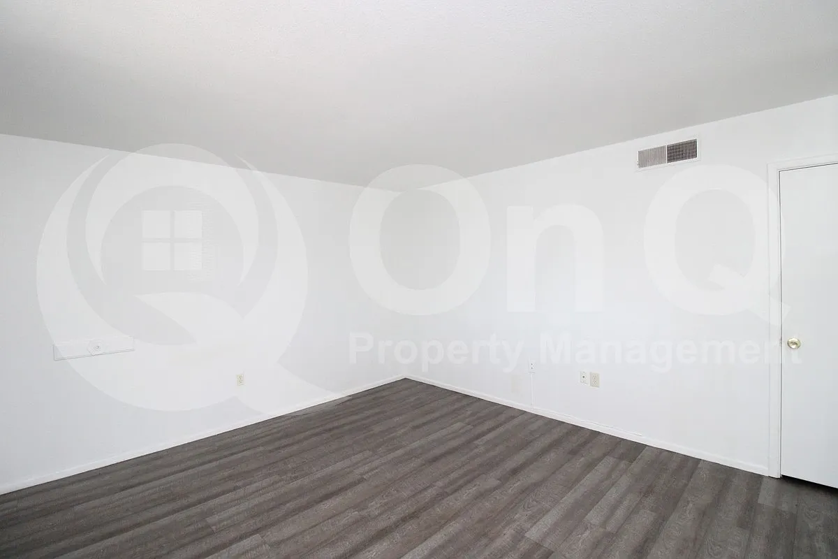2 bed, 1.0 bath, 789 sqft, $995 — Photo 4