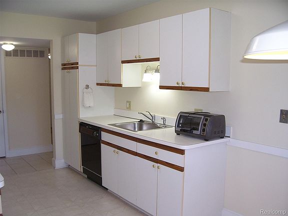 4th image of 42364 Lochmoor #6