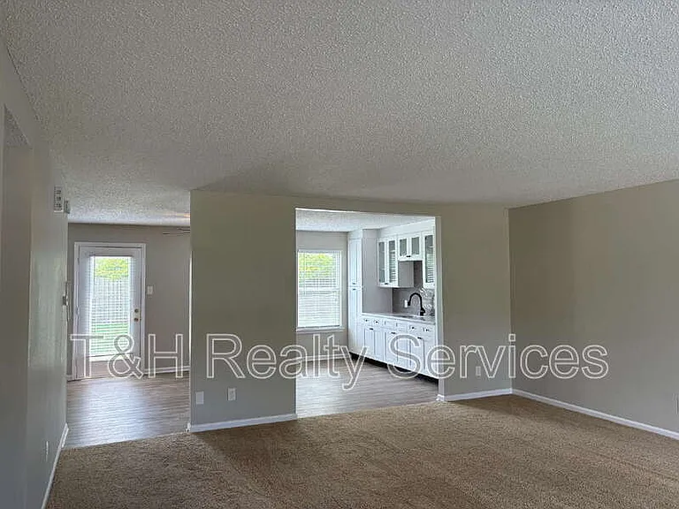 14928 Drayton Dr — Photo 7
