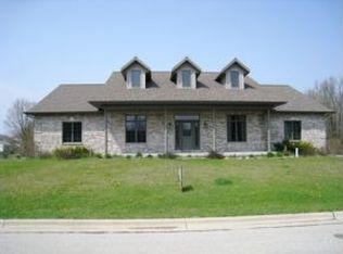 713 5th St, Oconto, WI 54153