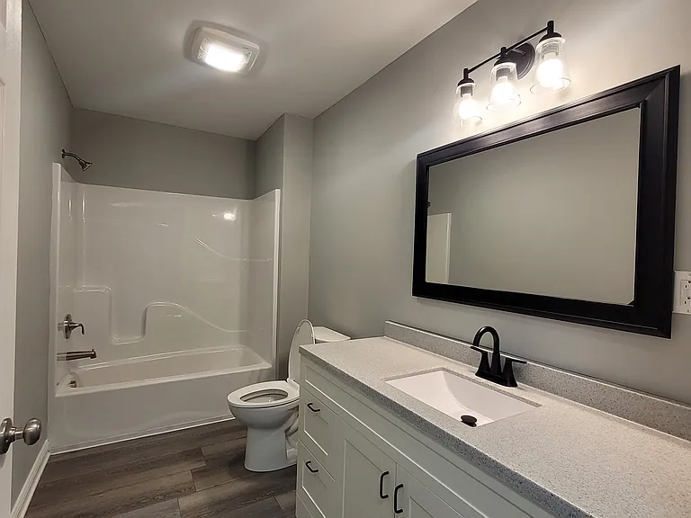 640 W Walnut St — Photo 15