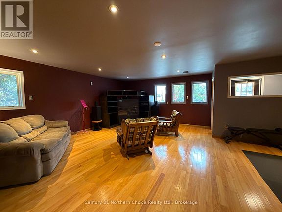 2nd image of 648 Scott St