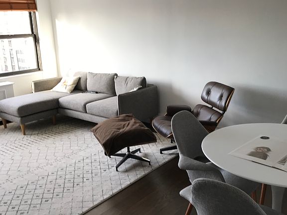2nd image of 200 E 27th St APT 19A