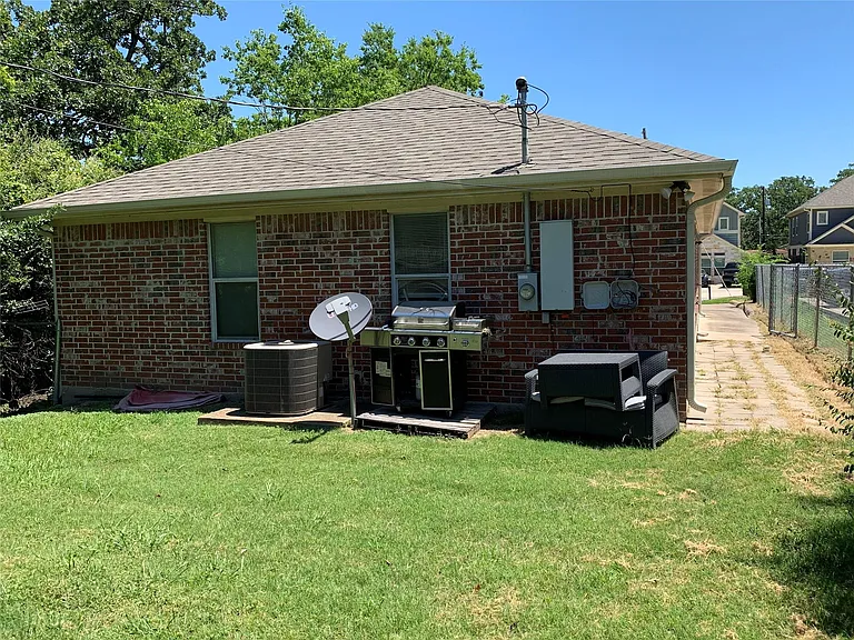 3902 Aspen St — Photo 5