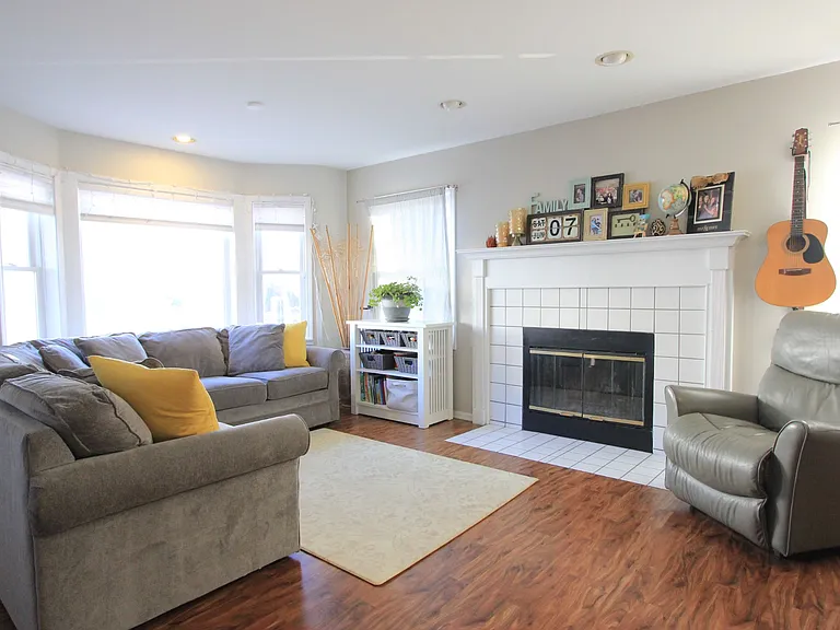 831 College Ave — Photo 14