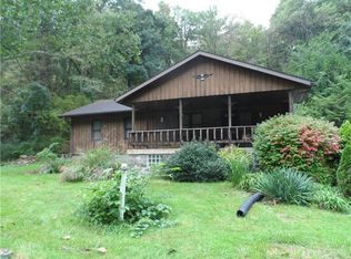 301 Oakford Park Rd, Jeannette, PA