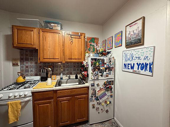 3rd image of 409 E 74th St APT 2A