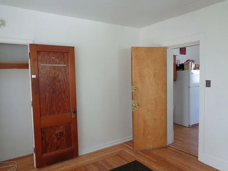 313 Augusta Ave — Photo 6