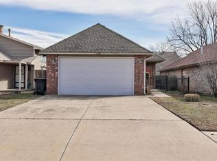 2306 Cedar Brook Dr, Moore, OK 73160