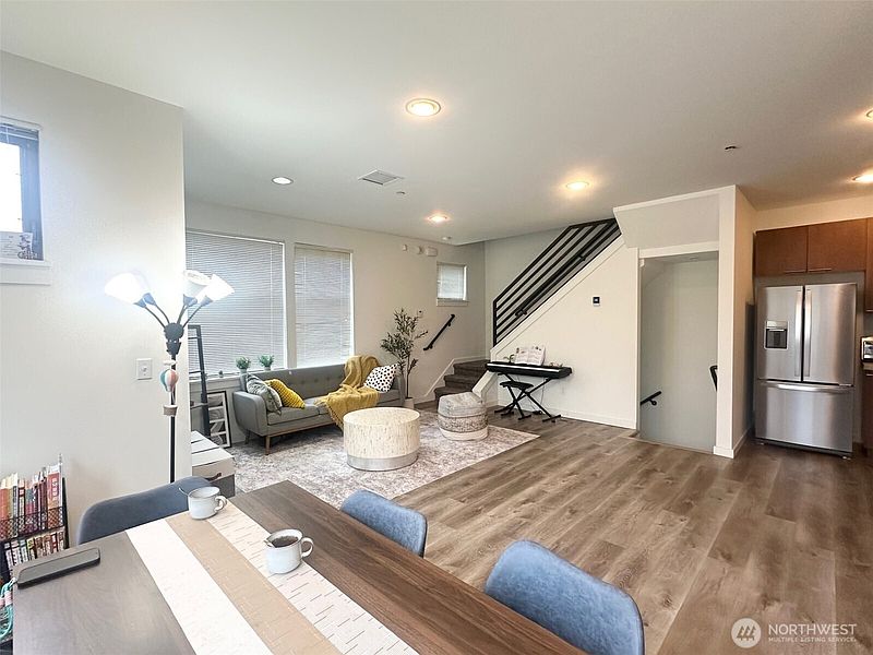 4th image of 1214 N Northgate Way