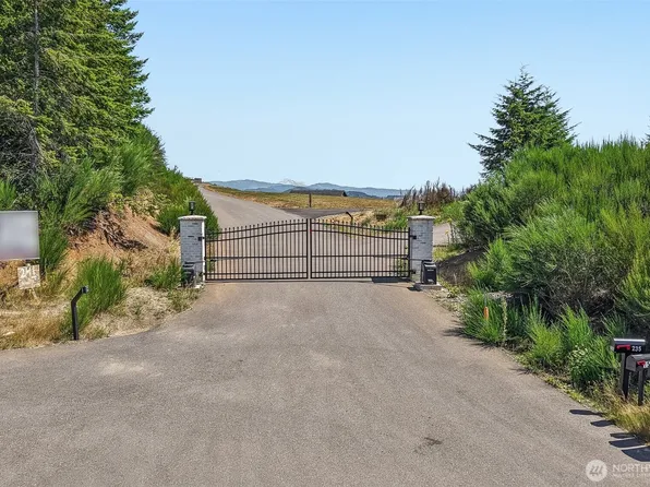 218 High Bank Lane, Woodland, WA 98674