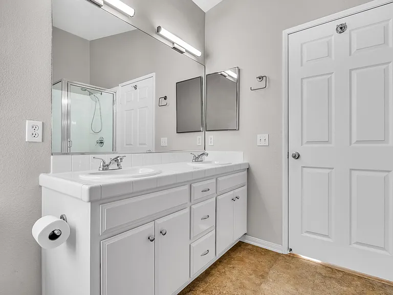 315 Westlake Vista Ln — Photo 38