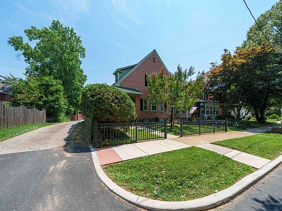 3rd image of 400 S Sycamore St