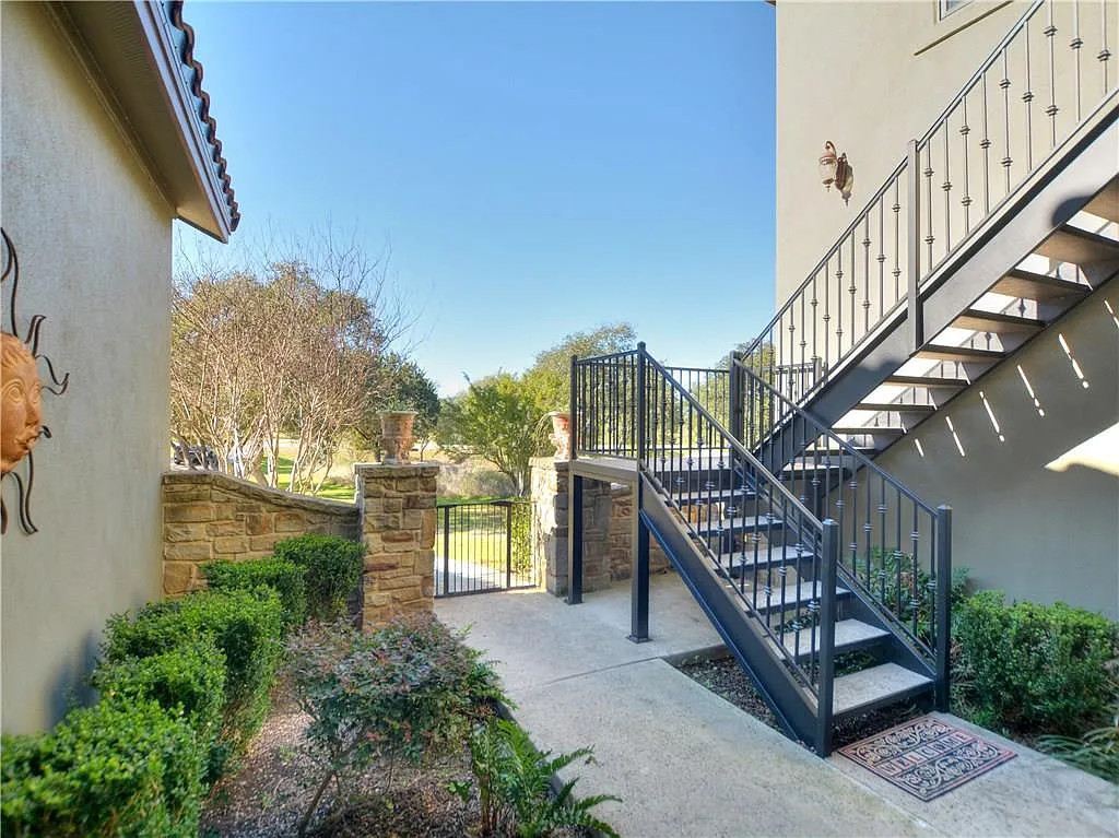 5 bed, 4.5 bath, 3368 sqft, $6,750 — Photo 4
