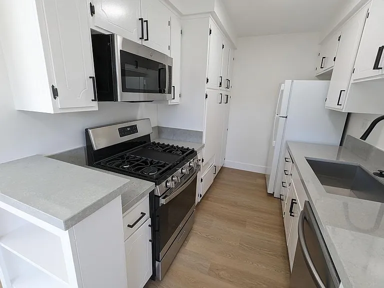 12415 Texas Ave #8 — Photo 5