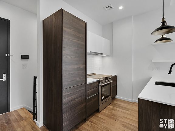 4th image of 610 Myrtle Ave APT 1C