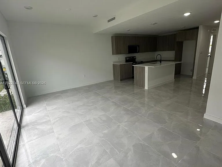 1310 NW 5th Ave #1310 — Photo 8