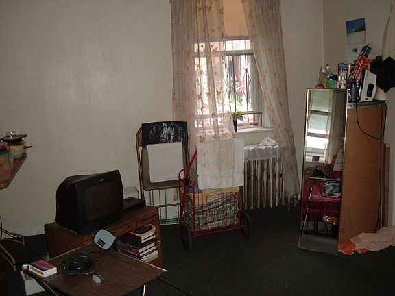 5th image of 1024 E 228th St