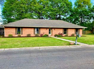 930 Sycamore St, Grenada, MS 38901