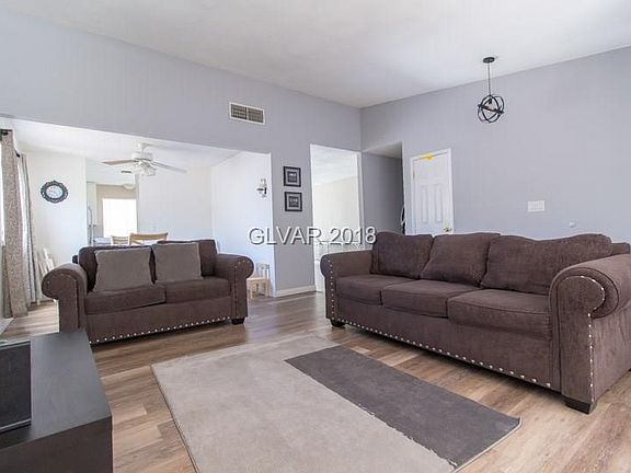 3rd image of 5808 La Jolla Way