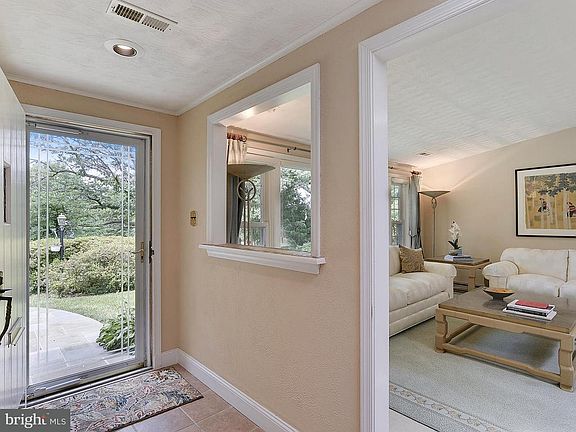 2nd image of 3015 Aspen Ln