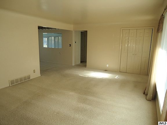 5th image of 2330 Smalley St