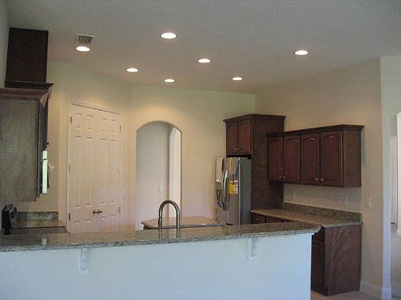 5th image of 19 N Village Dr