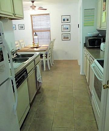 2nd image of 10916 Hornby St