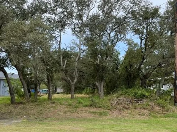 729 Rowe St, Rockport, TX 78382