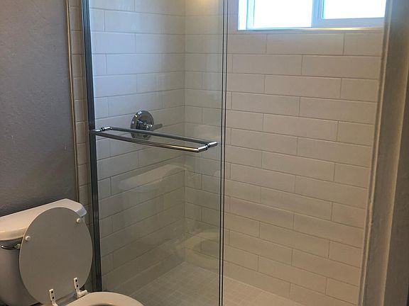 3rd image of 930 Ironwood Dr APT 1