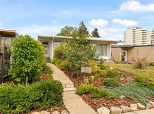 726 S 68th Ave SW, Calgary, AB T2V0N2
