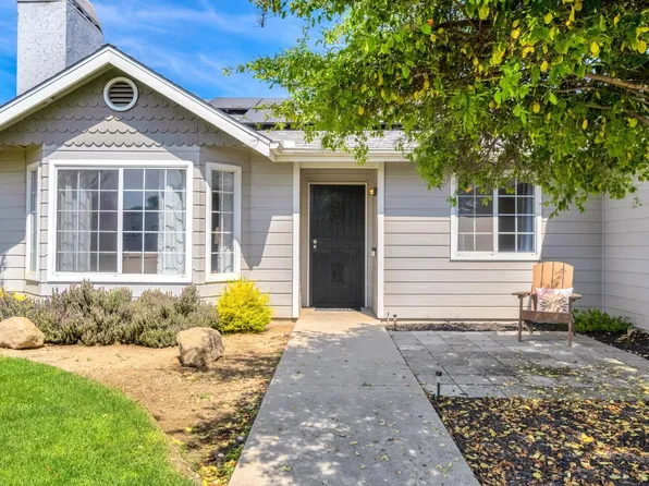 215 W Orange St, Kingsburg, CA 93631