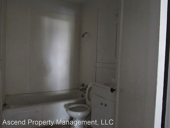 5th image of 820 W 23rd St