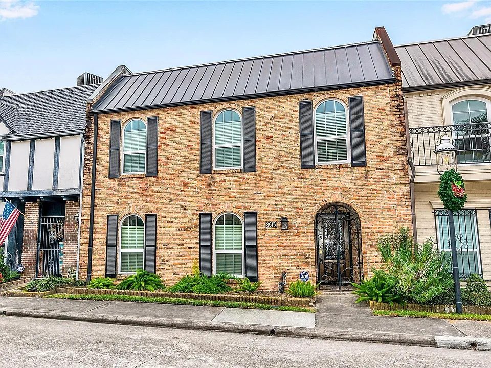 8615 La Fonte St
