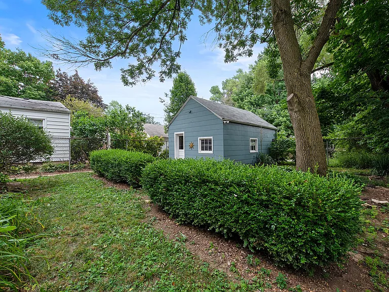 457 E Royal Forest Blvd — Photo 21
