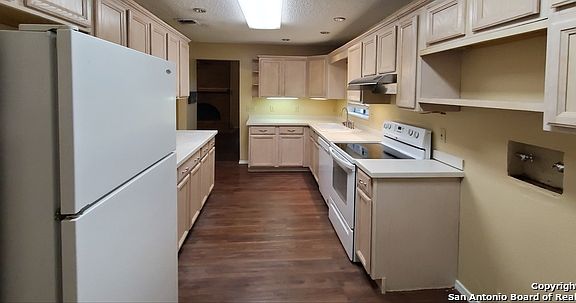 5th image of 8226 Phoenix Ave