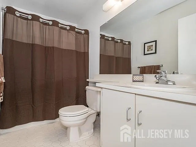 414 Lancaster Ct — Photo 9