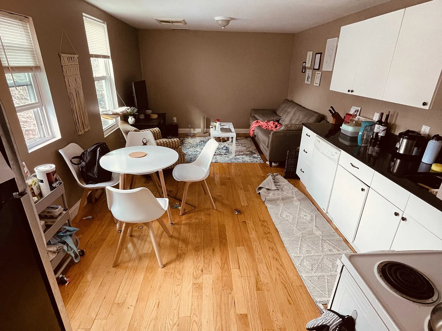 4 bed, 1.5 bath, $3,200 — Photo 2